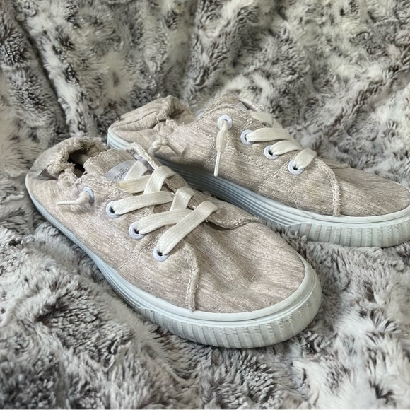 Tommy Bahama Beige Slip On Canvas Sneakers with Laces - Picture 2 of 4